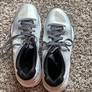 nike volleyball shoes